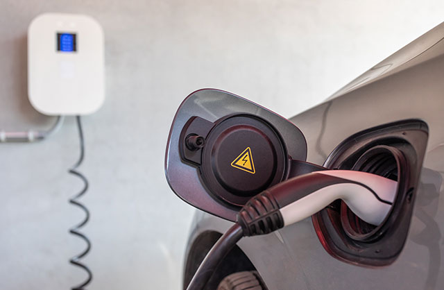 Počty elektroaut se zvyšují, jaké jsou možnosti